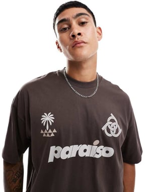 ASOS DESIGN oversized t-shirt med fotbollstryck fram i brunt