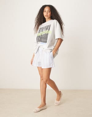 ASOS DESIGN oversized t-shirt med grafik från tennis mästerskap i isgrå