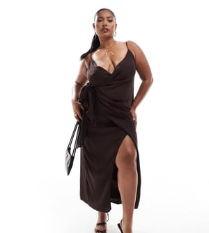 ASOS DESIGN Curve cami strap draperad midi-klänning med tuckdetalj i Aubergine