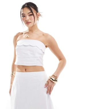 Abercrombie & Fitch matchande linne topp med scallopkanter i vitt