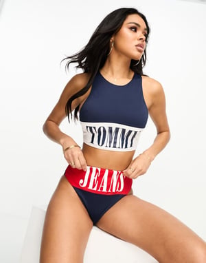 Tommy Jeans arkiv högkrage croppad bikinitopp i marinblått och rött
