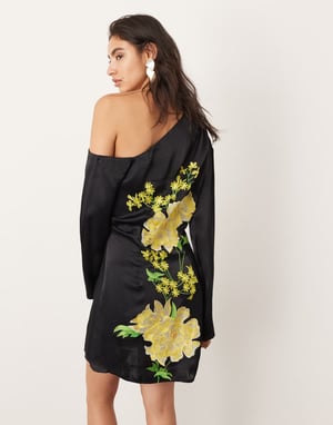 ASOS EDITION satinblommig broderad off-shoulder långärmad miniklänning i svart