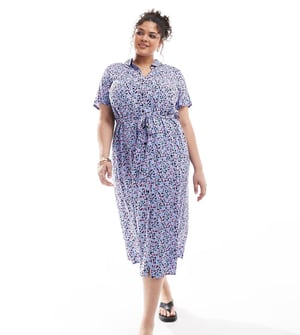 Vero Moda Curve maxikjol med knappar i blått blommönster