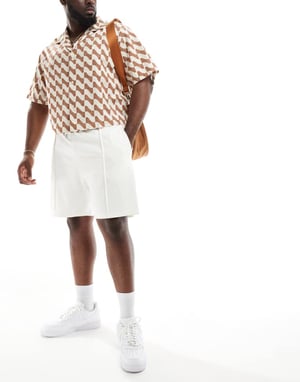 ASOS DESIGN slim pique-shorts i off-white