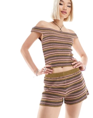 COLLUSION stickade randiga shorts set i rosa och brunt
