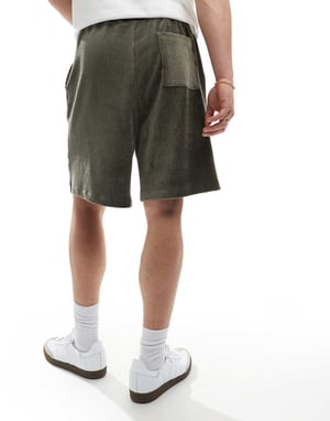 ASOS DESIGN överdimensionerade ribbade velourshorts i mörkgrön