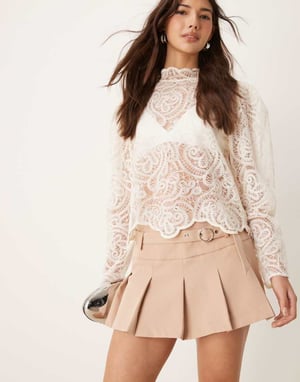 Miss Selfridge skräddarsydd midjebandad plisserad mini-skort i taupe