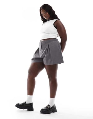 ASOS DESIGN Curve högmidjade skräddarsydda shorts i grått