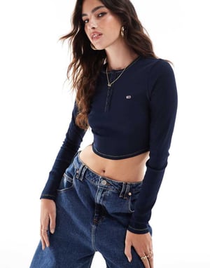 Tommy Jeans henley långärmad tröja i marinblå