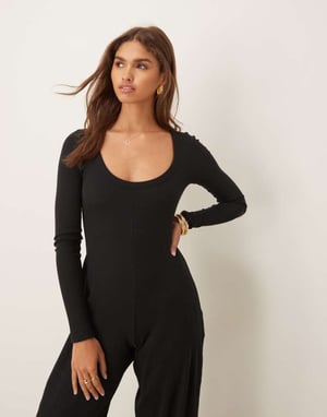 ASOS DESIGN ribbad långärmad kroppsnära jumpsuit i svart