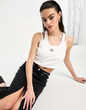 Calvin Klein Jeans märke ribbad dubbel lager linne i vitt