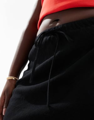 ASOS DESIGN Curve linne-look midiskjorta med knytmidja i svart