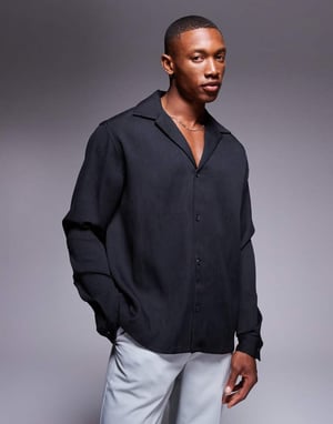 ASOS DESIGN avslappnad djup kragskjorta i plisserad svart
