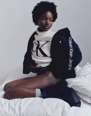 Calvin Klein Jeans logotyp dragsko kort pufferjacka i svart