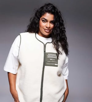 Weekend Collective Curve nylonficka borg väst i kräm & khaki
