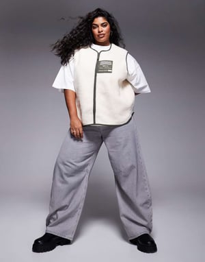 Weekend Collective Curve nylonficka borg väst i kräm & khaki