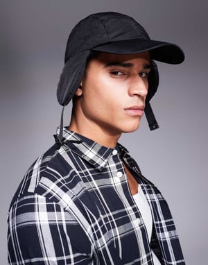 ASOS DESIGN nylon puffjacka trapperkeps i svart