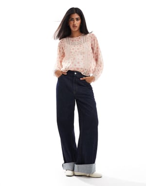 Miss Selfridge blus med detaljerad dottig mönstring