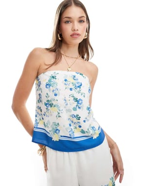 Abercrombie & Fitch samordnad satin scarf-top i vitt med bårdblommönster