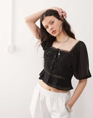 Miss Selfridge chiffonbroderad präriblus i svart