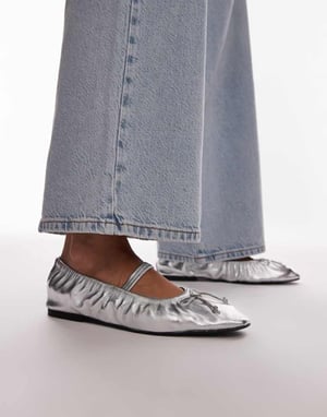 Topshop Chia läderballerinaskor med rynkat mönster och rem i silver