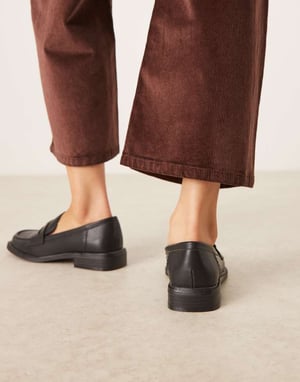 ASOS DESIGN Match penny loafers i svart
