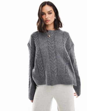 ASOS DESIGN kabelstickad crewneck-tröja i kolgrå