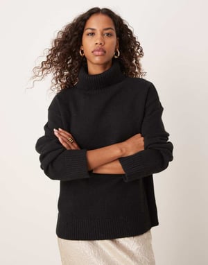 Glamorös rullkrage slouchy jumper i svart stickad material