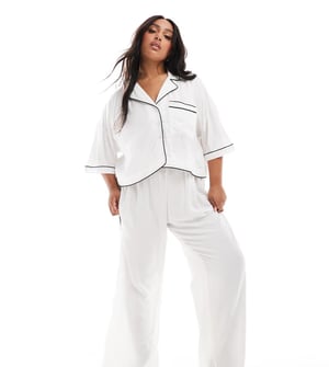 ASOS DESIGN Curve supermjuka slinky vida pyjamasbyxor i vitt med kontrasterande kantband
