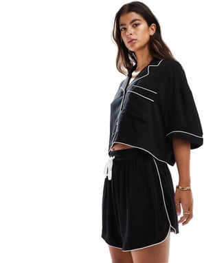 ASOS DESIGN supermjuka slinky mini pyjamasshorts i svart med kontrastkant