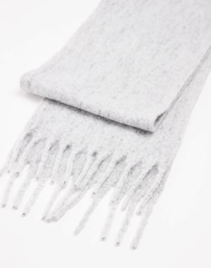 ASOS DESIGN fluffig fransscarf i ljusgrå melerad