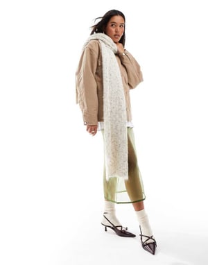 ASOS DESIGN halsduk med stickad neppy i krämfärg
