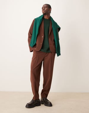 ASOS DESIGN överdimensionerade tapered kostymbyxor i brun twill