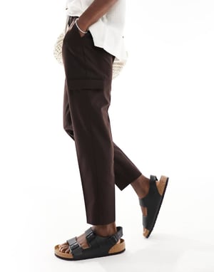 ASOS DESIGN smart tapered byxor med cargo-fickor i brunt
