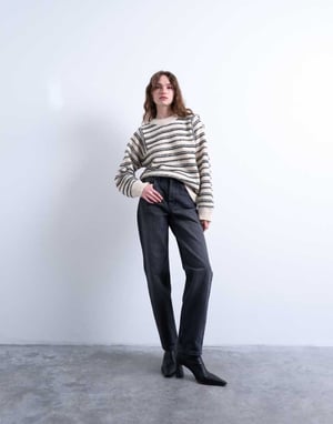 Topshop Runway mid rise rakjeans i tvättad svart