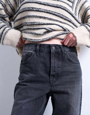 Topshop Runway mid rise rakjeans i tvättad svart