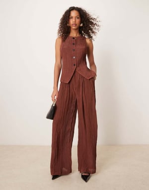 ASOS DESIGN genomskinliga krinklade satin vida byxor co-ord i choklad