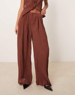 ASOS DESIGN genomskinliga krinklade satin vida byxor co-ord i choklad