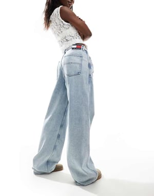 Tommy Jeans Daisy låg midja baggy jeans i ljus tvätt