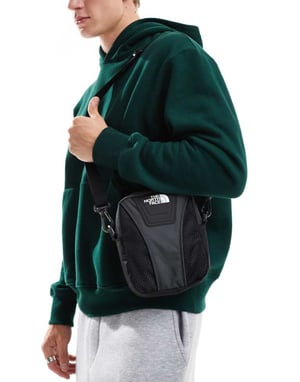 The North Face Y2K axelväska i svart och grått