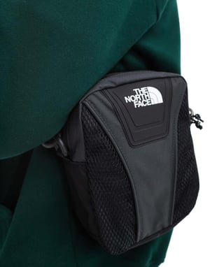 The North Face Y2K axelväska i svart och grått