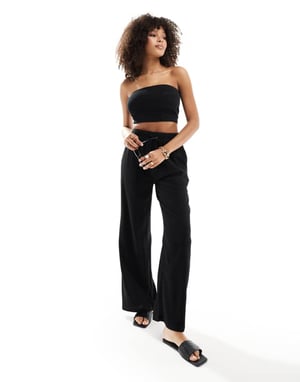 In The Style x Perrie Sian exklusiva strukturerade vida strandbyxor med knytning i midjan i svart