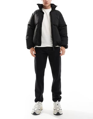 ONLY & SONS löst tapered jeans i tvättad svart