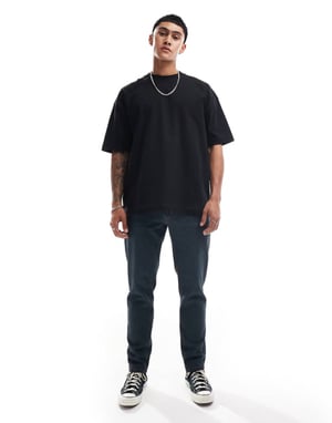 ASOS DESIGN tapered fit jeans i tvättad grå med grön nyans