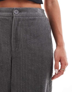 ASOS DESIGN Petite cordbyxor i kolgrått