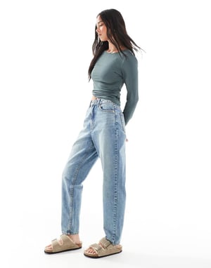 Miss Selfridge högmidjade mom jeans i ljus tvätt