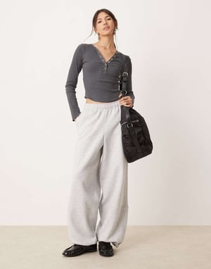 Miss Selfridge henley topp med lång ärm och knappar i mörkgrått