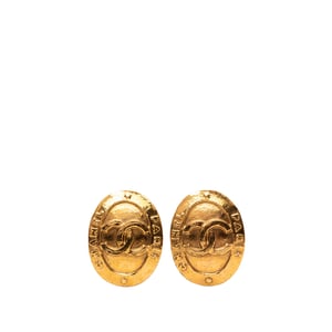 Pre-owned Gold Plated Cc Oval Clip On Earrings