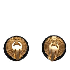 Pre-owned Cc Resin And Gold Plated Button Clip On Earrings