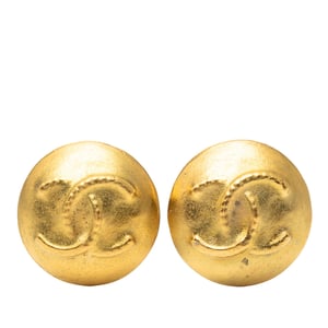 Pre-owned Cc Gold Plated Button Clip On Earrings